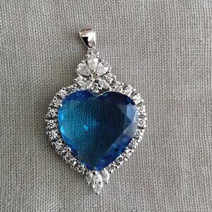 CRYSTAL HEART SHAPED PENDANT